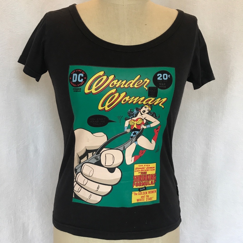 Wonder Woman fun print on black short sleeve t
